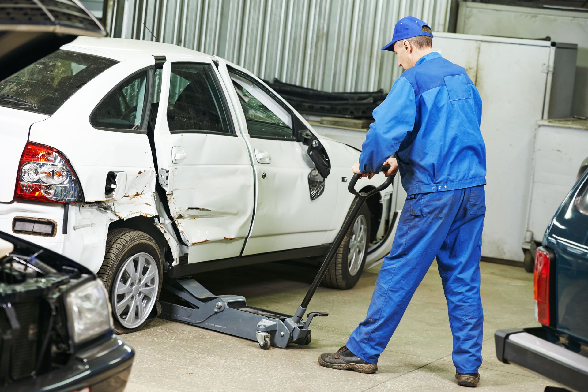 Read more about the article 3 Reasons to Visit a Collision Shop